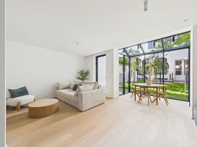 Botanique - Art-Loi CP1210 | Woning met 3 slaapkamers in een rustige binnenkoer van een herenhuis <br />
Gelegen achter een prachtig gerenoveerd heren