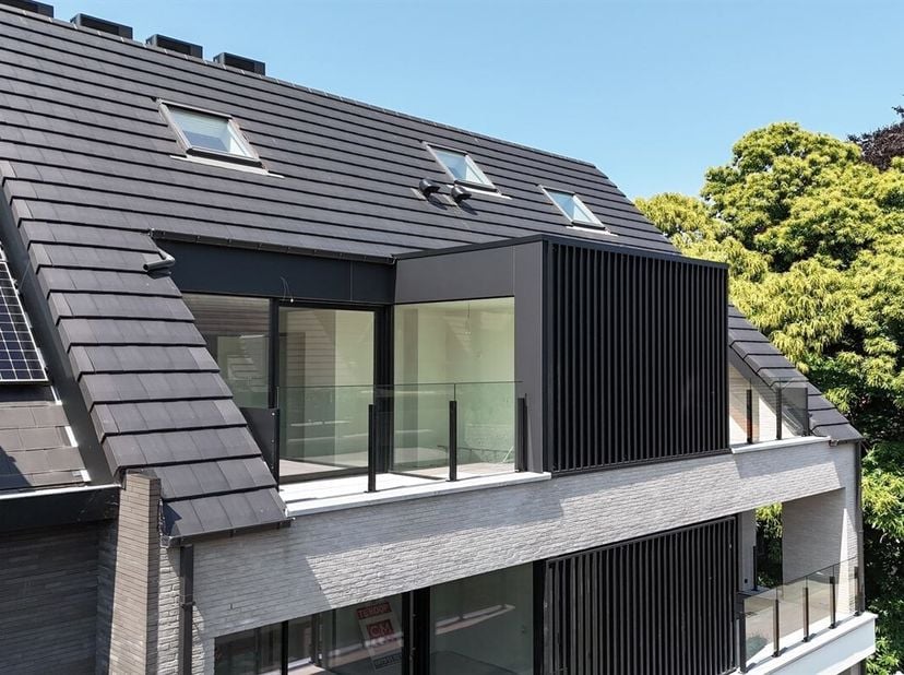 Prachtig BEN-nieuwbouwappartement in het centrum van Heist-op-den-Berg op wandelafstand van winkels, horeca, scholen en openbaar vervoer.<br />
Dit du