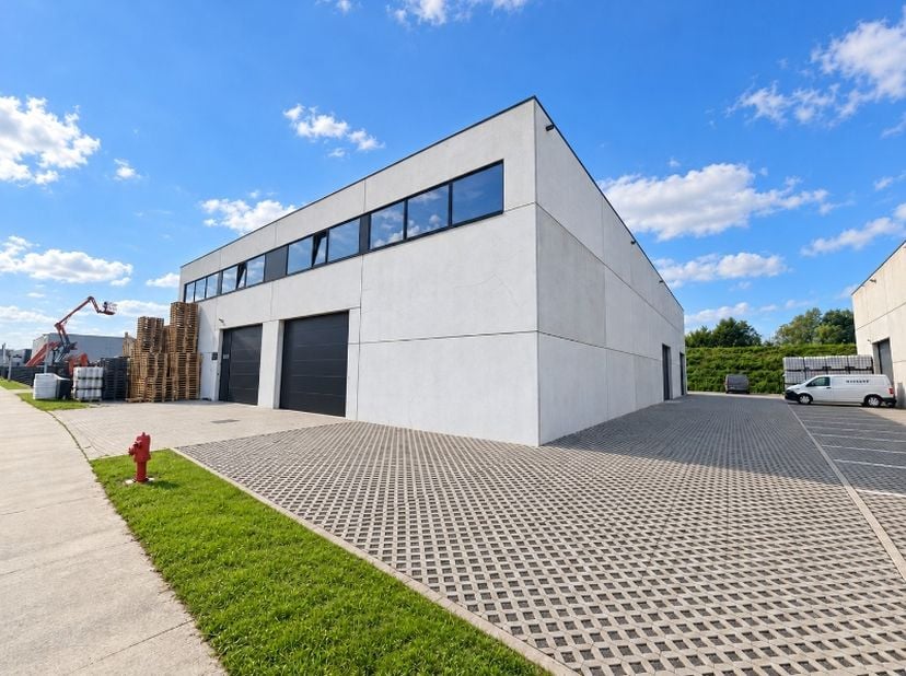 Bedrijfsvastgoed te huur in Baron Van Loolaan 4 bus 002,
                    9940 Evergem