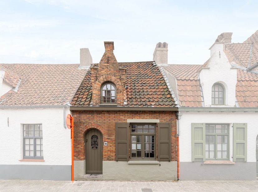 Huis te koop in Rolweg 18,
                    8000 Brugge