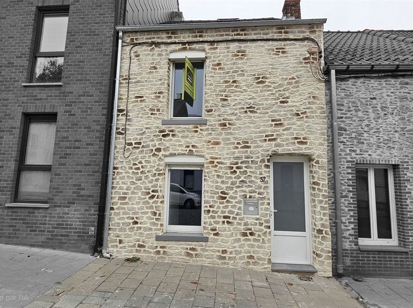 -SOUS OPTION- PLUS DE VISITES Prix: Offre à partir de 150.000 euros, frais d'agence non inclus et à charge de l'acquéreur.<br />
Maison pouvant être h