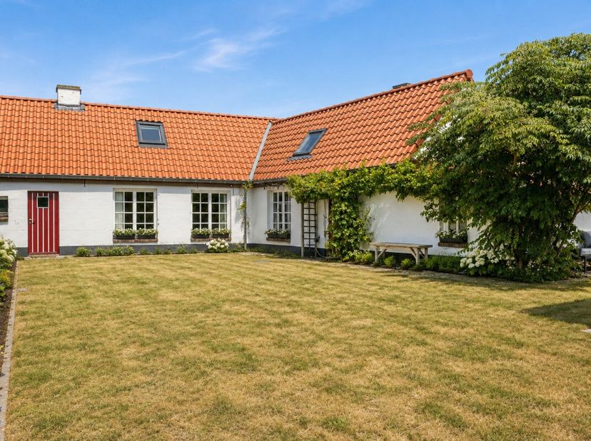 Damme: Gezellige landelijke woning met 3 slaapkamers en grote zonnige tuin te koop.Droomt u van rustig wonen in een landelijke omgeving, omringd door