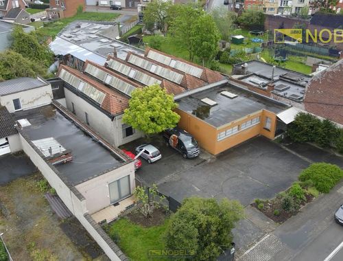                                         Entrepôt avec bureau à vendre à Renaix, € 660.000
