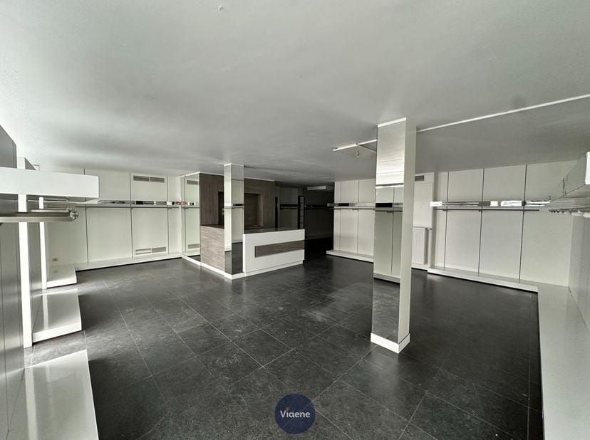 Bien professionnel à vendre
                    à 8400 Oostende