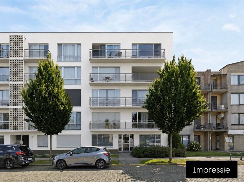 Op wandelafstand van het centrum van Tessenderlo bevindt zich dit instapklare appartement op de vierde verdieping, vlot bereikbaar met de lift. Dankzi