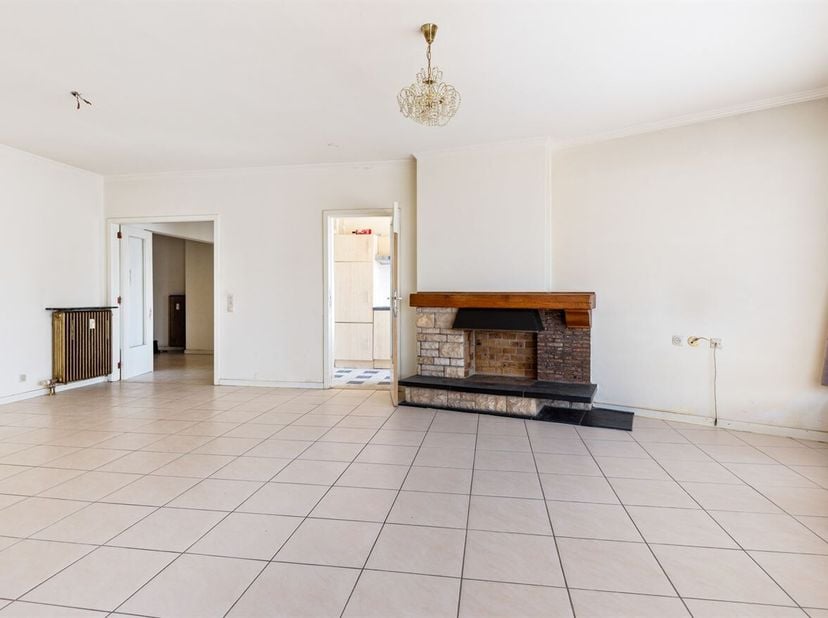 Te renoveren appartement met 3 slaapkamers te Merksem!<br />
Op zoek naar een appartement met veel potentieel op een uitstekende locatie in Merksem? D