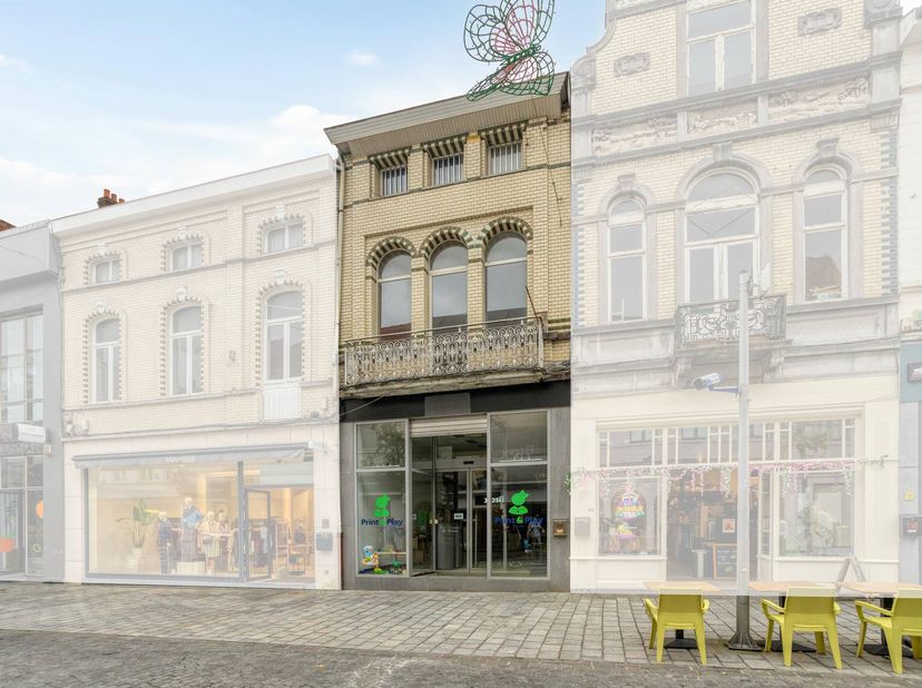 Bien professionnel à vendre à Ooststraat 92,
                    8800 Roeselare