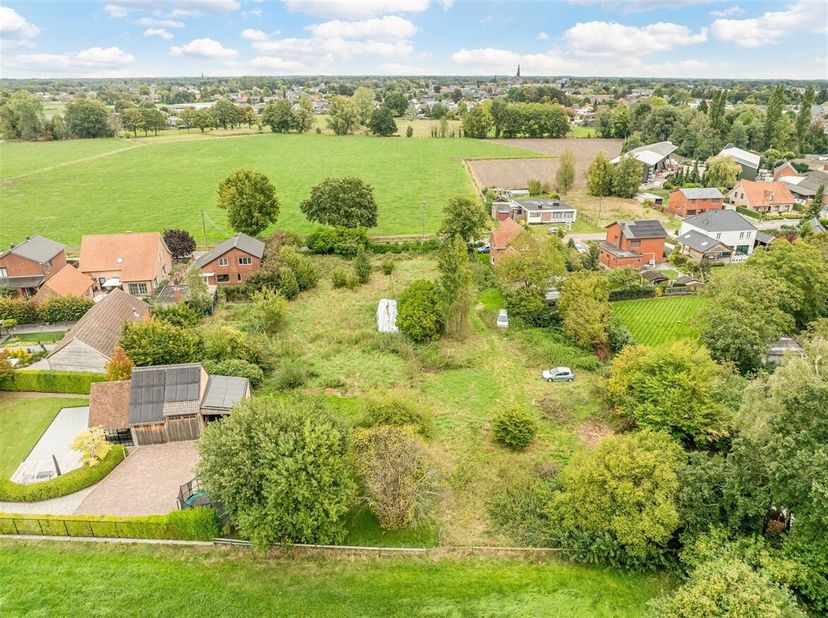 Ruim bouwperceel van ca. 1.600 m² in een rustige, groene buurt van Hamont-Achel <br />
Ontdek dit ruime en rustig gelegen bouwperceel van circa 16 are
