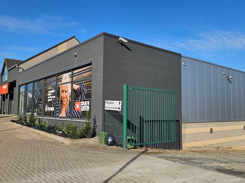 Handelspand TE HUUR!<br />
<br />
Multifunctioneel handelspand in Sint-Truiden biedt alles wat u nodig heeft om uw onderneming te laten groeien.<br
