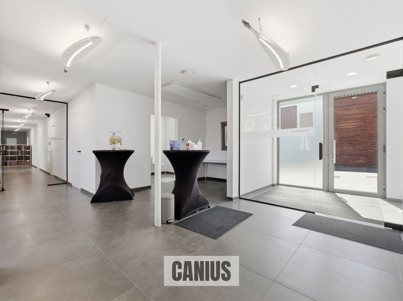 KANTOORGEBOUW MET PRAKTIJKRUIMTES OP TOPLOCATIE<br />
<br />
Dit vrijstaand gebouw vinden we terug in Sint-Agneshof te Sint-Truiden. Het betreft hie