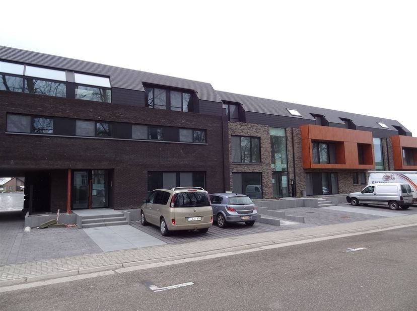 Garage te huur in Steenstraat 17,
                    3450 Geetbets
