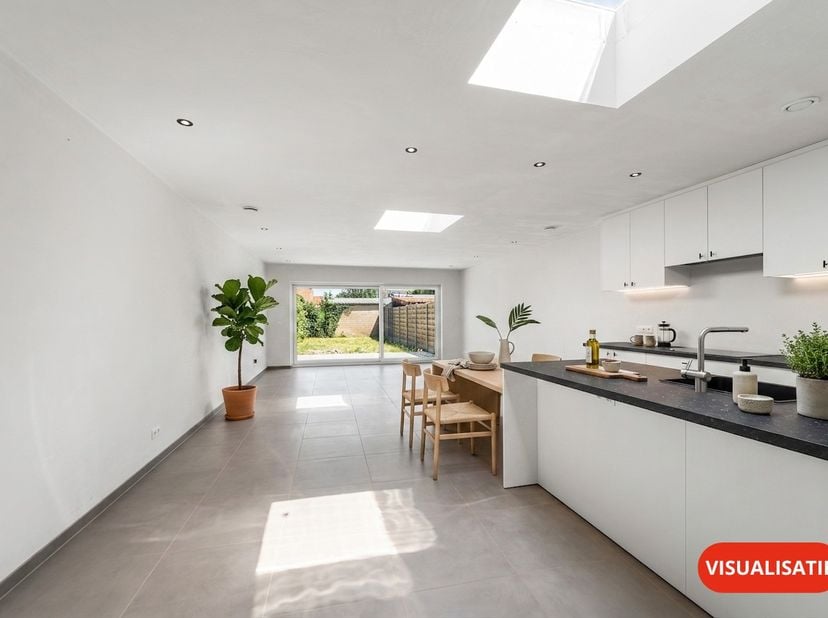 Langs de Tuinstraat in Torhout, treffen we deze volledig gerenoveerde, energiezuinige woning (EPC A) met een bewoonbare oppervlakte van 183 m².<br />