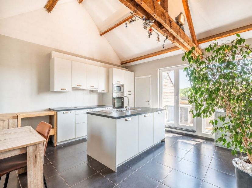 In een kleinschalige residentie die gelegen is op de Veurnestraat 116 (De Panne), stellen wij u dit instapklare appartement op de tweede verdieping vo