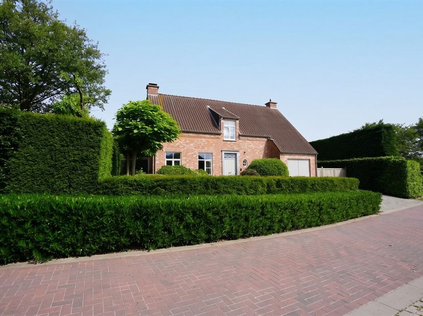 Een droomwoning die in 2022 een tweede jeugd kreeg en vandaag klaarstaat voor het volgende hoofdstuk.  Sommige woningen worden gerenoveerd. Andere ond