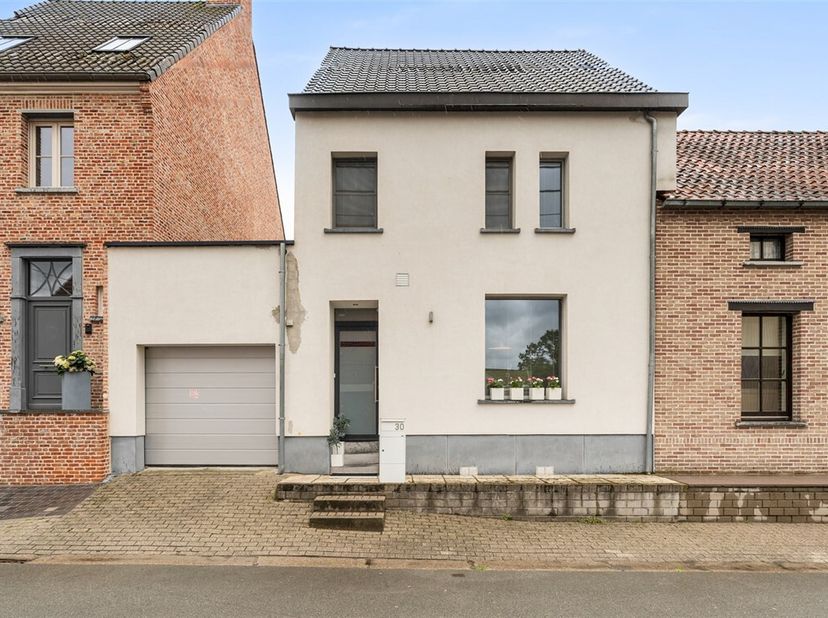 Energiezuinige, instapklare woning met tuin en garage in Erpe-Mere<br />
Welkom in deze perfect onderhouden en instapklare woning in Erpe-Mere, ideaal