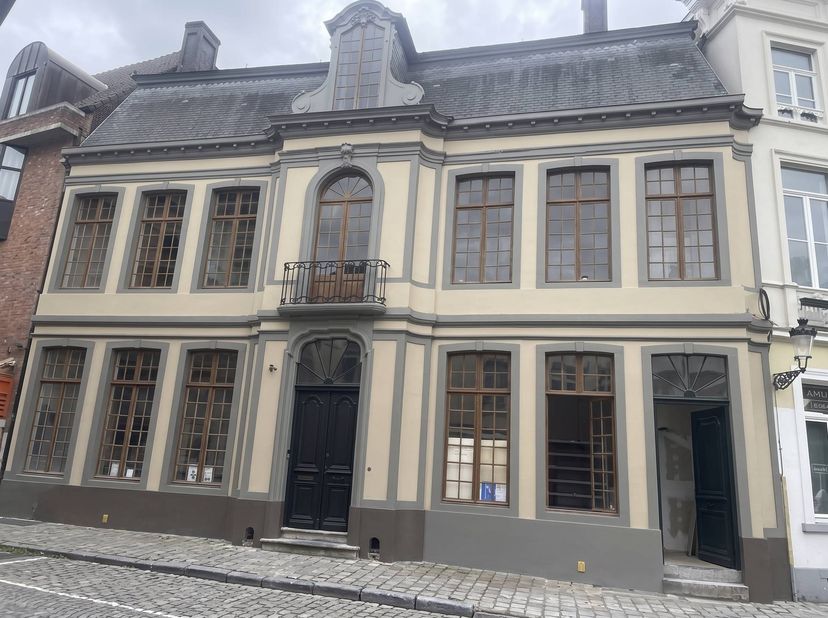 Bedrijfsvastgoed te huur in Mallebergplaats 4,
                    8000 Brugge