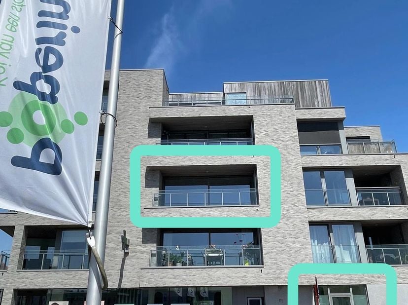 INSTAPKLAAR APPARTEMENT  - <br />
 <br />
Op zoek naar een modern, ruim appartement op een toplocatie in Poperinge? Dit stijlvolle en uitstekend onder