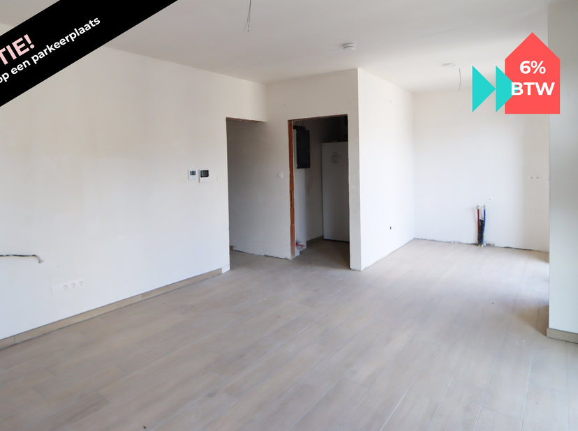 Ben je op zoek naar een instapklaar en energiezuinig duplexappartement met een ruime slaapkamer, verdeeld over de eerste en tweede verdieping, centraa