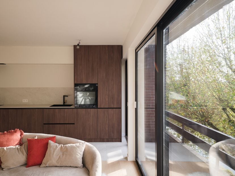 Coupure Rechts – Lichtrijk gerenoveerd éénslaapkamerappartement met terras en zicht op het water.<br />
<br />
Voor meer informatie, mail naar info@ca