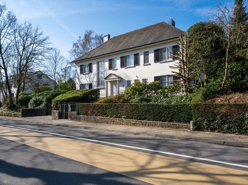 KRAAINEM, quartier Baron d'Huart, MAGNIFIQUE villa très bien entretenue d'une superficie habitable de +/-513m² (683m² construits) sur un terrain de 17
