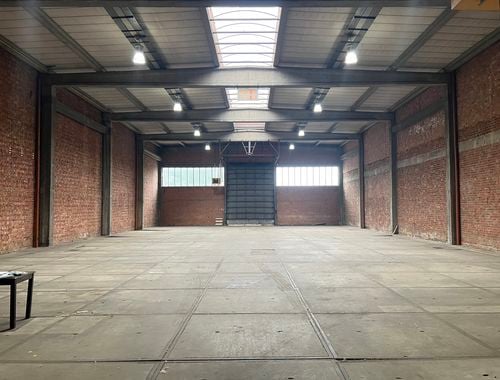                                         Bâtiment commercial à louer à Antwerpen, € 4.982
