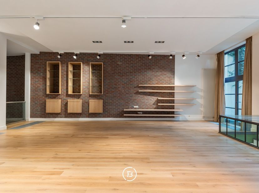 In de iconische voormalige Victoria koekjesfabriek in Koekelberg, uitzonderlijke loft van 408 m² (EPC) met indrukwekkende volumes en hoge plafonds.<br