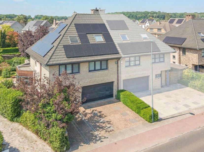 Maxime Real Estate vous présente une maison 3 façades prête à emménager, située à proximité du centre de Sterrebeek.<br />
<br />
Idéalement située à