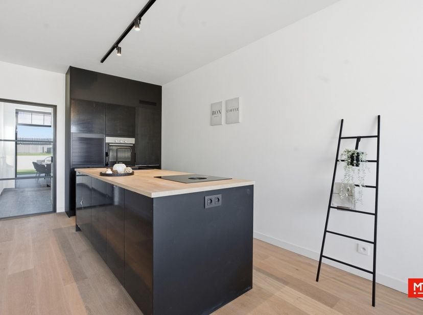In het centrum van Beselare vind je deze drie stijlvolle nieuwbouwwoningen, op wandelafstand van school en voorzieningen, met vlotte verbinding via de