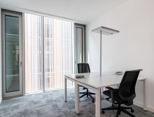                                         Bureaux à louer à Jambes, € 129
