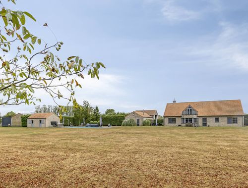                             Gemengd gebruik te koop in Zwevezele
