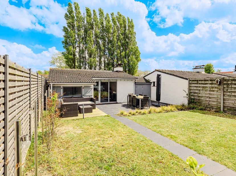 Te koop: Gerenoveerde vakantiewoning in Sunparks te Oostduinkerke.Ontdek deze prachtig gerenoveerde vakantiewoning gelegen in het populaire vakantiedo