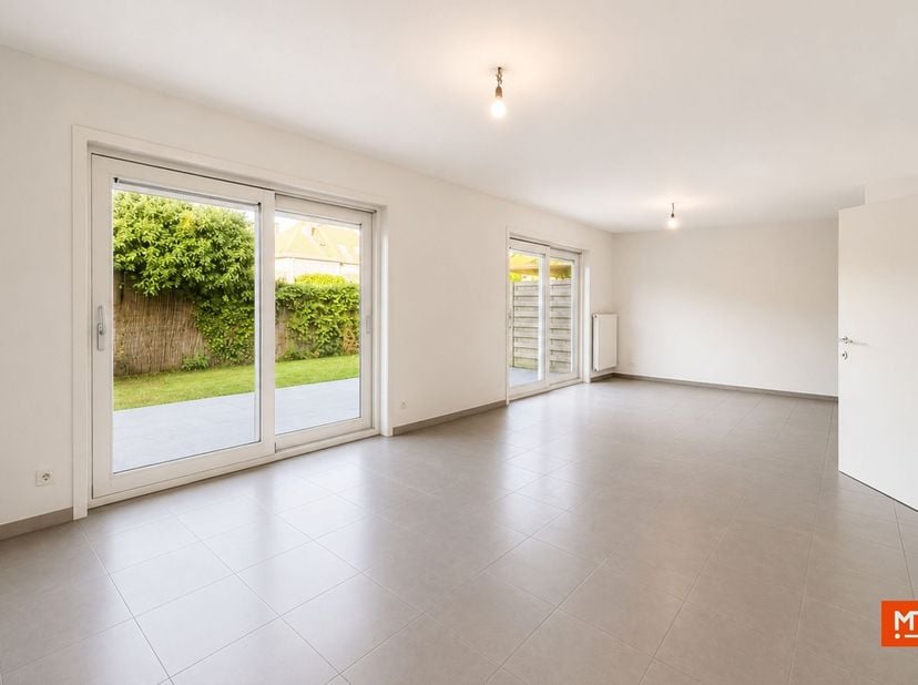 Bent u op zoek naar een instapklare gezinswoning in Heule? Dan is deze verzorgde woning zeker een bezoek waard!<br />
<br />
Bij het betreden van de w