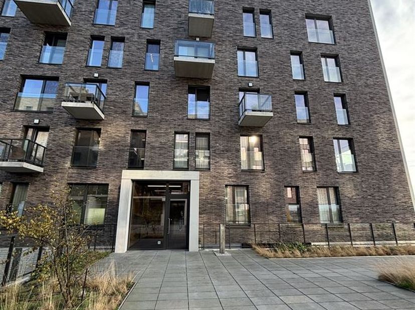 Appartement avec 2 chambres/bureau et parking<br />
Description : Ce bel appartement au troisième étage est situé sur la rive de l'Escaut à Hemiksem :