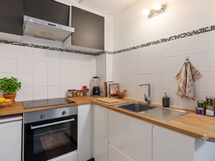 JOURNÉE PORTES OUVERTES le samedi 13 juin de 12h30 à 13h30<br />
<br />
Appartement confortable (53 m²) avec terrasse spacieuse au cœur d'Anvers<br