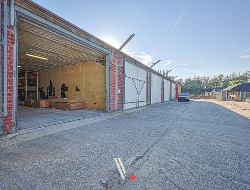                                         Bedrijfsgebouw te huur in Izegem, € 325
