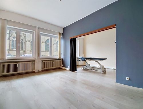                                         Bureaux à louer à Arlon, € 700
