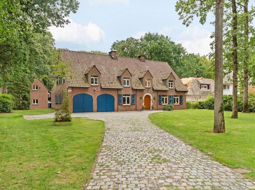 Huis te koop in Lentedreef 11,
                    2360 Oud-Turnhout
