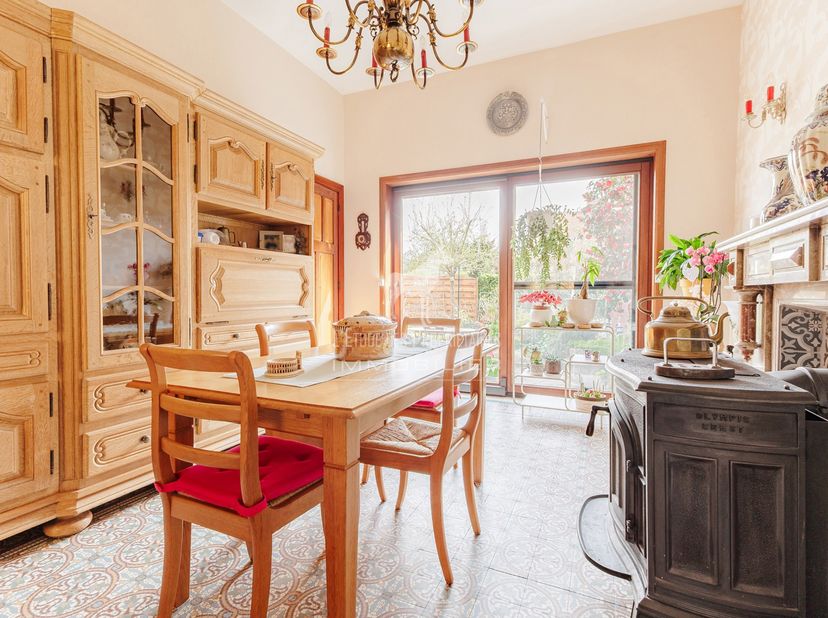 Makelaarsreferentie: V7170-508<br />
*** VIRTUELE TOUR: https://immo360.immo-facile.com/vtour/fr/nnqde9/frame ***<br />
Ontdek deze prachtige woning i