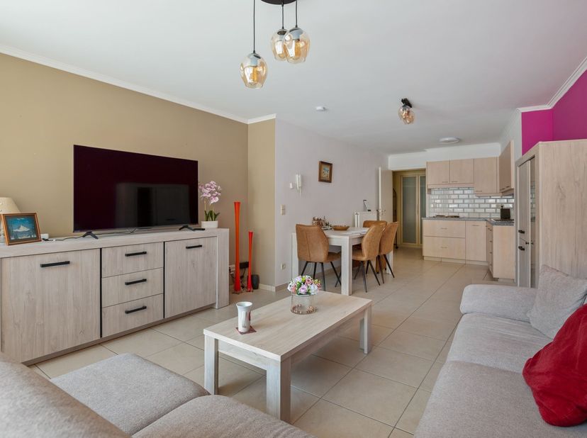Gelijkvloers 1 slpk appartement met terras in centrum Lichtaart<br />
<br />
Dit appartement dateert van 2002 en bevindt zich in ene goede staat van