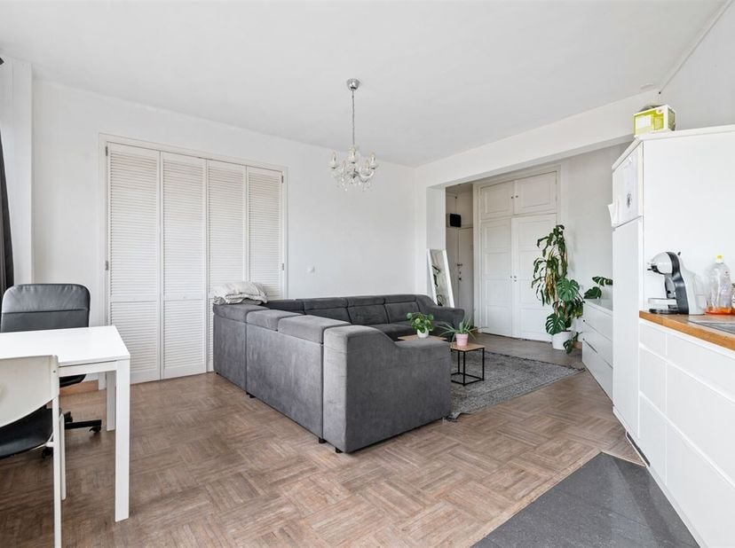Openhuizendag op zaterdag 13 juni van 12u30-13u30<br />
Locatie: Dit appartement te koop is gelegen op de Mercatorstraat tussen het Centraal Station e