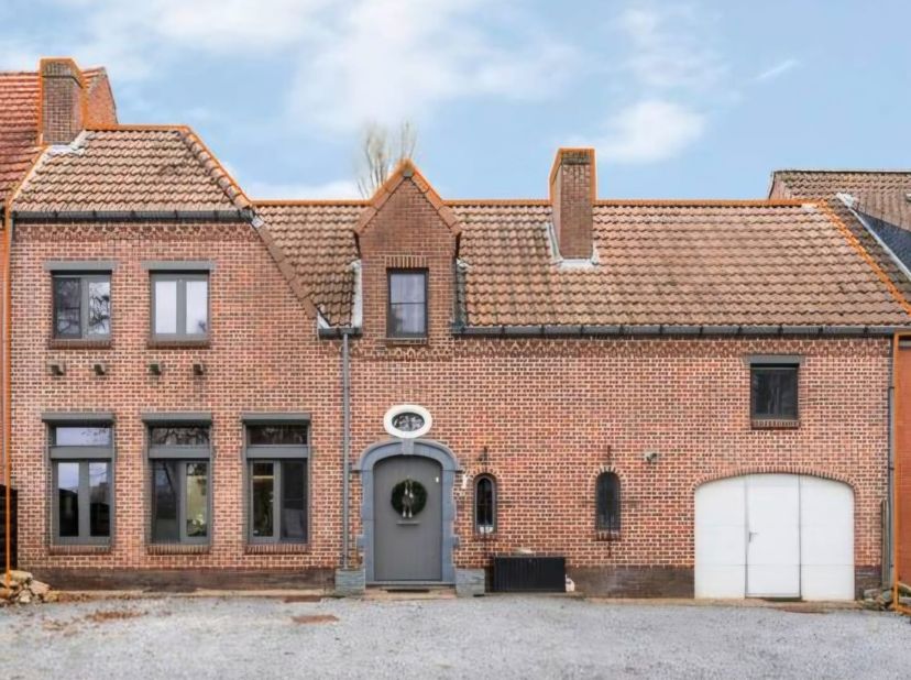 Ruime woning met 5 slaapkamers en een uitstekende ligging vlakbij Beringen-Centrum en de E313/E314