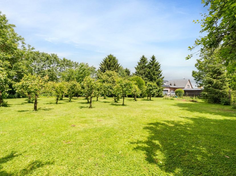 [[ DIT PAND NEEMT DEEL AAN DE ERA OPEN HUIZEN DAG OP 19/9 VAN 13:00 TOT 14:00 ]] Op zoek naar een woning met veel potentieel, ruimte en een rustige li