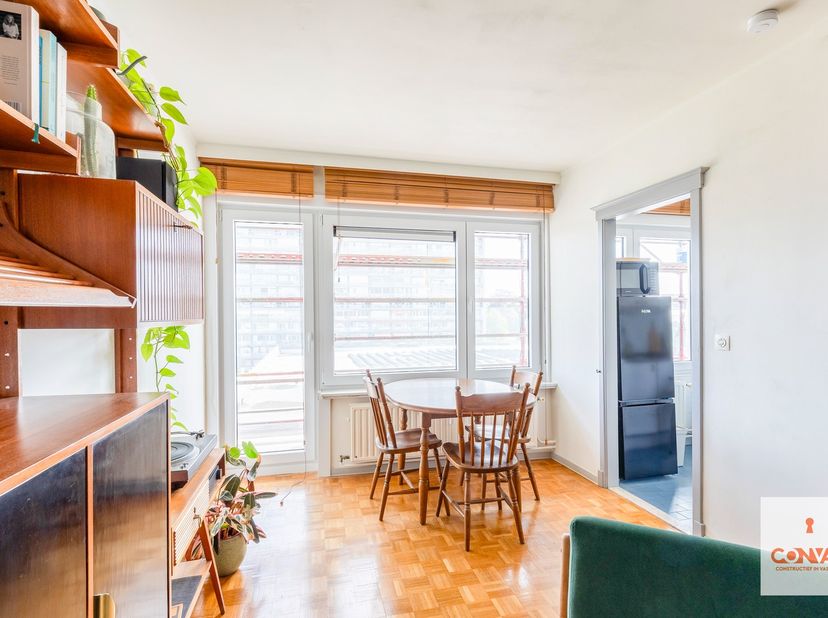Deze gezellige studio bevindt zich in de residentie De Groene Vallei, met zicht op de torens van Gent. Dankzij deze uitstekende ligging geniet u van e