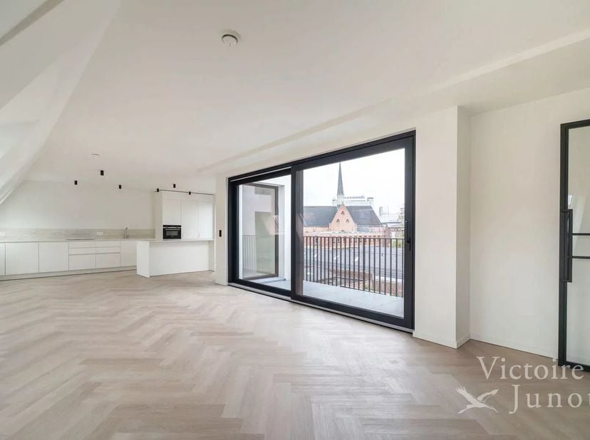 Appartement te koop
                    in 1050 Elsene