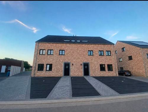                                         Appartement à louer à Gellik, € 1.300
