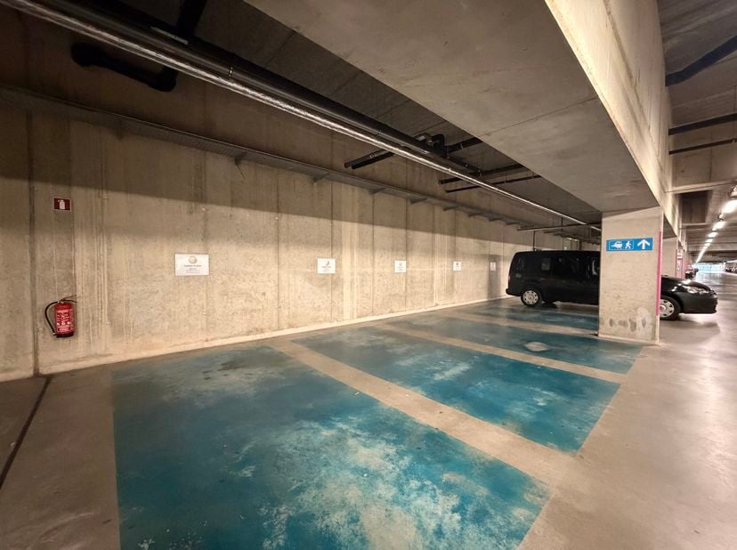 Parkeerplaats te koop op een uitstekende locatie vlak aan Station Leuven.<br />
De parking is gemakkelijk bereikbaar en vlot toegankelijk. Via de uitg
