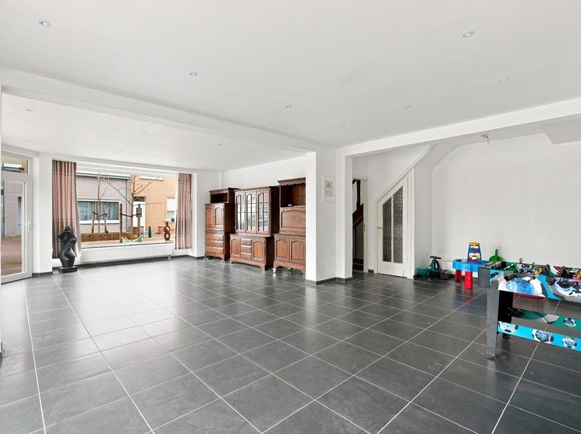 Hoekwoning met 3 woonunits in het centrum van De Panne<br />
<br />
In de Adinkerkelaan 6 te De Panne bevindt zich deze interessante gesloten hoekbebo