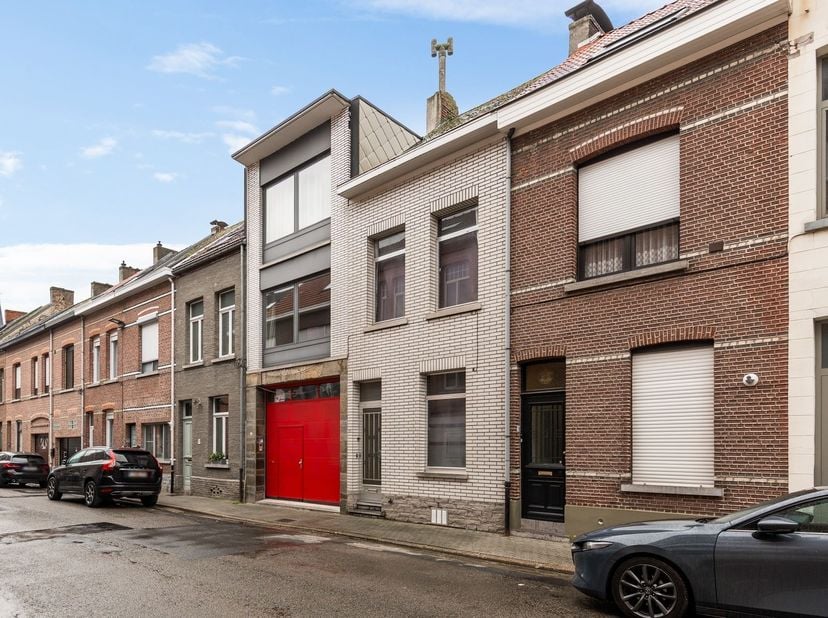Maison à rénover avec potentiel près du centre de Malines<br />
<br />
Cette propriété à rénover est idéalement située près du centre de Malines et