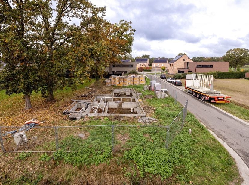 Bouwgrond voor OB van 5a 80ca<br />
<br />
Ligging: Dit hoekperceel is zeer rustig gelegen in een recente verkaveling "Ter Hulst" in het centrum van