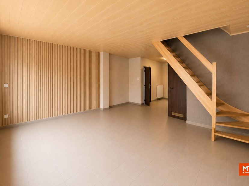 Ben jij op zoek naar een gezellige woning op een gunstige locatie? Dit pand bevindt zich op wandelafstand van het station en pal in het centrum van Me